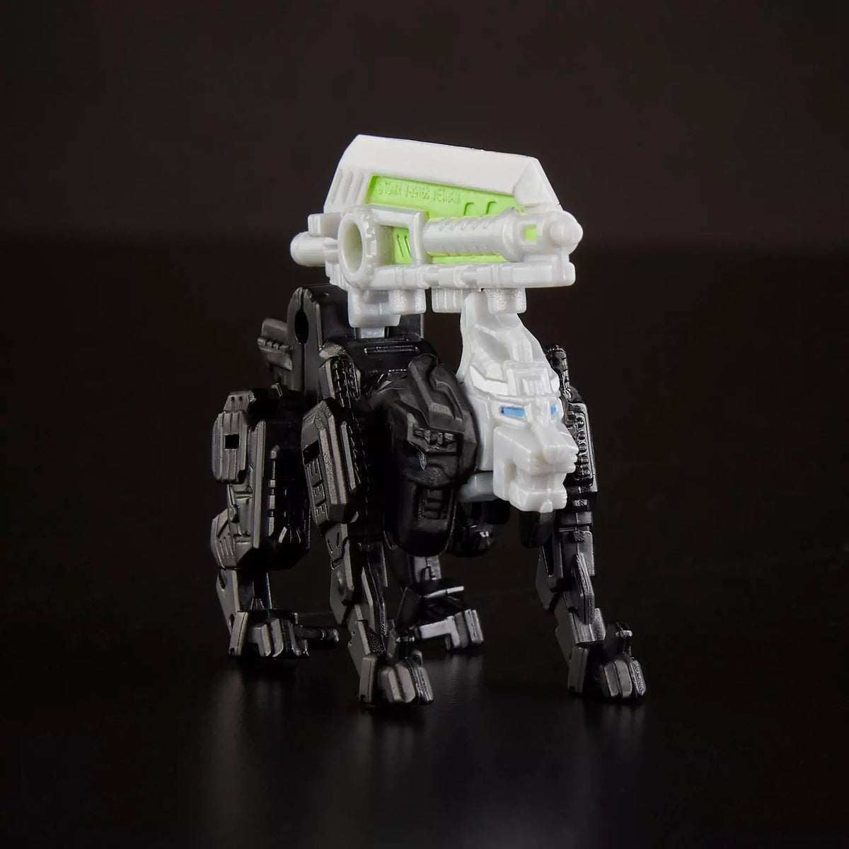 Transformers Generations War For Cybertron: Siege Deluxe Greenlight and Dazzlestrike Action Figure WFC-S15